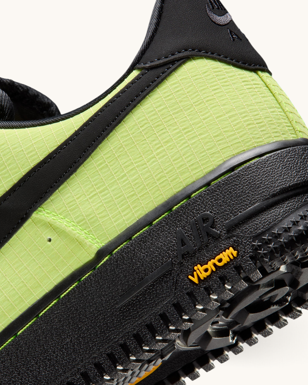 Tenis Nike Air Force 1 '07 LX Vibram Volt
