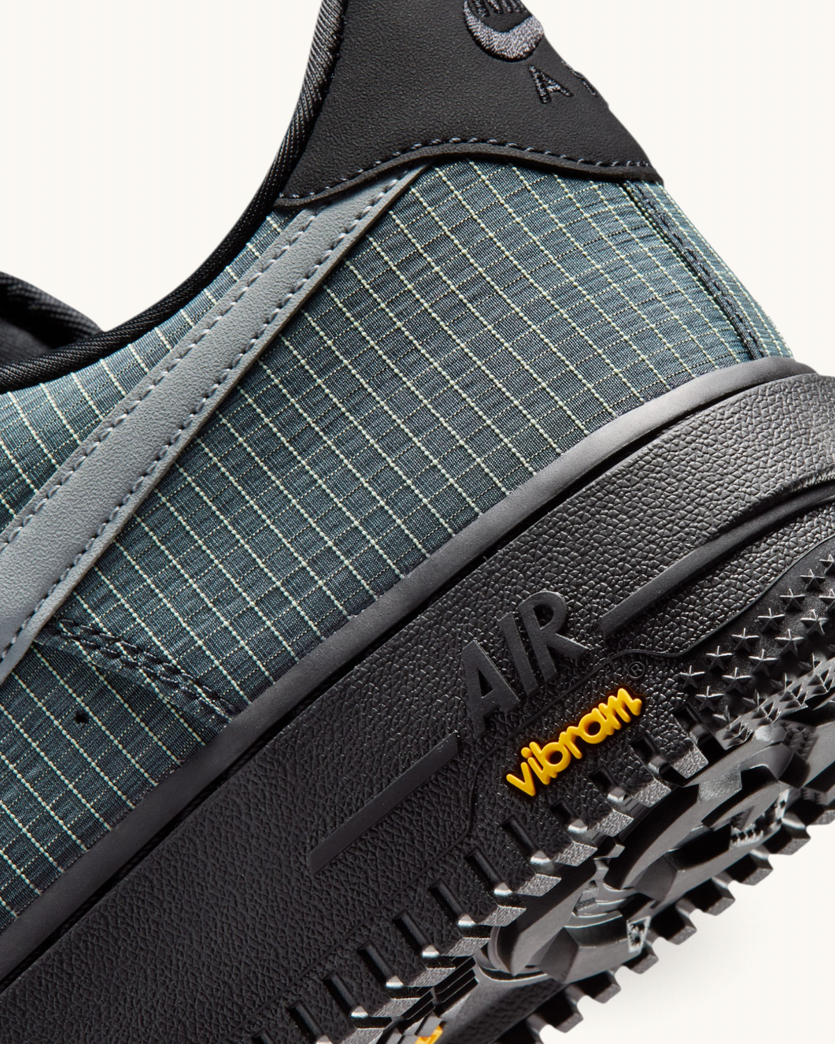 Tenis Nike Air Force 1 '07 LX Vibram Smoke Grey