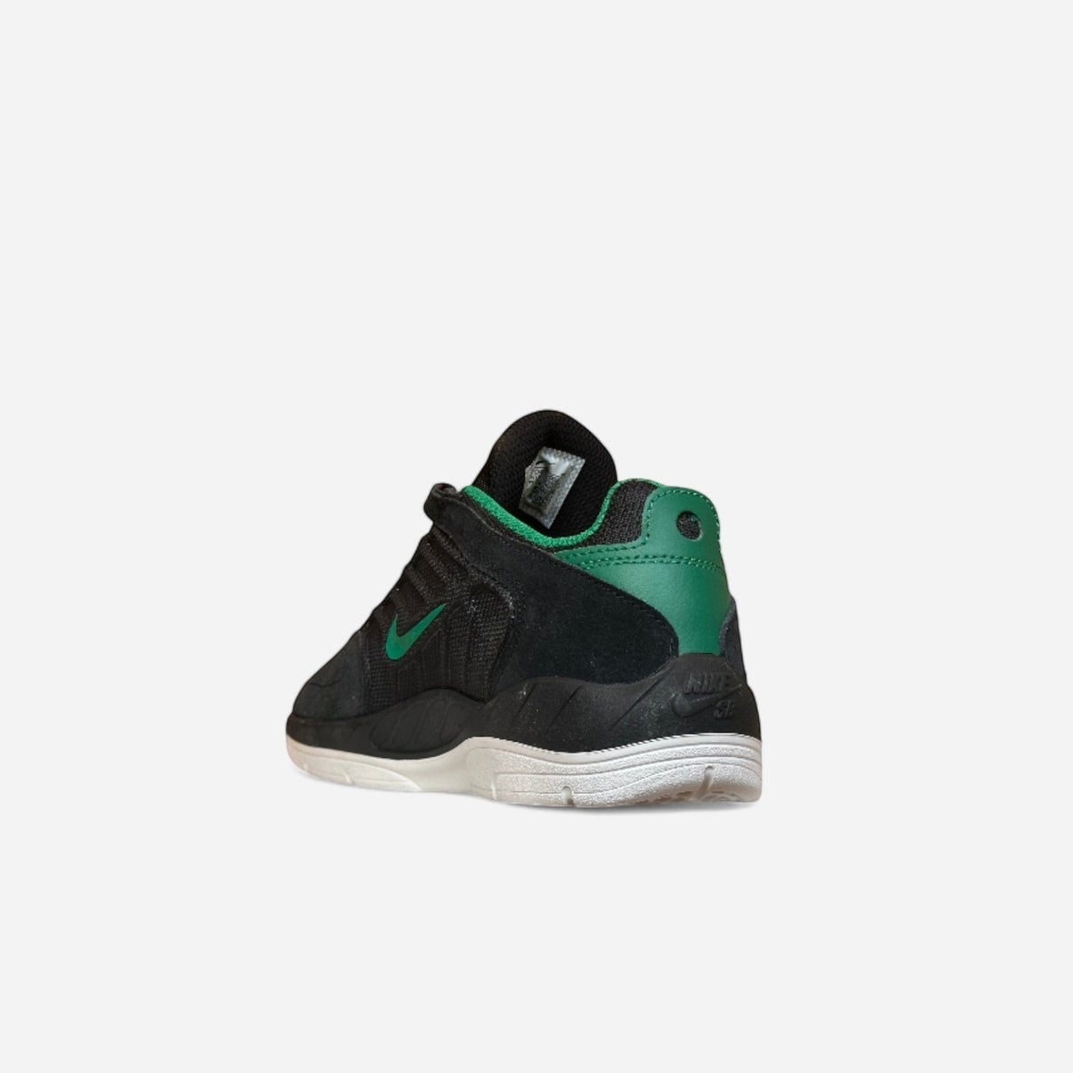Tenis Nike SB Vertebrae Black, Malachite, & Summit White