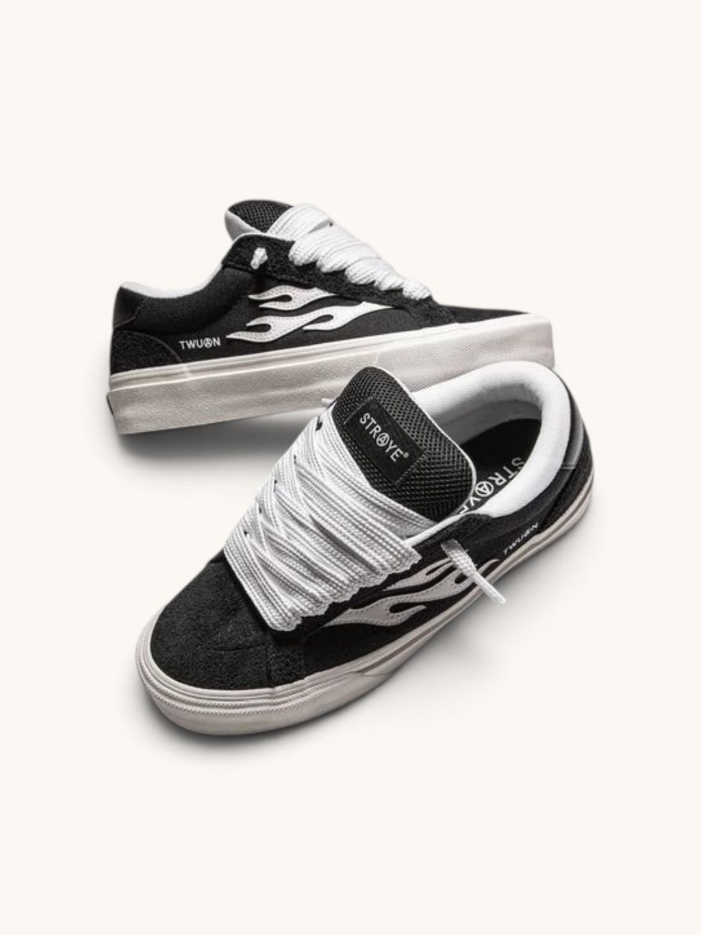 Tenis de skate FRIDAY.COM.CO Straye Dixon Logan Puff en ante negro con diseño de llamas blancas y cordones gruesos.