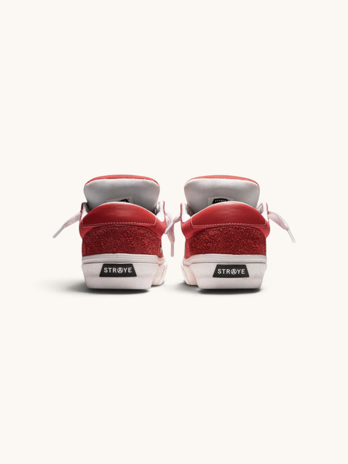 Vista trasera de tenis FRIDAY.COM.CO Straye Dixon Logan Puff rojos de ante con suela blanca y logo en el talón