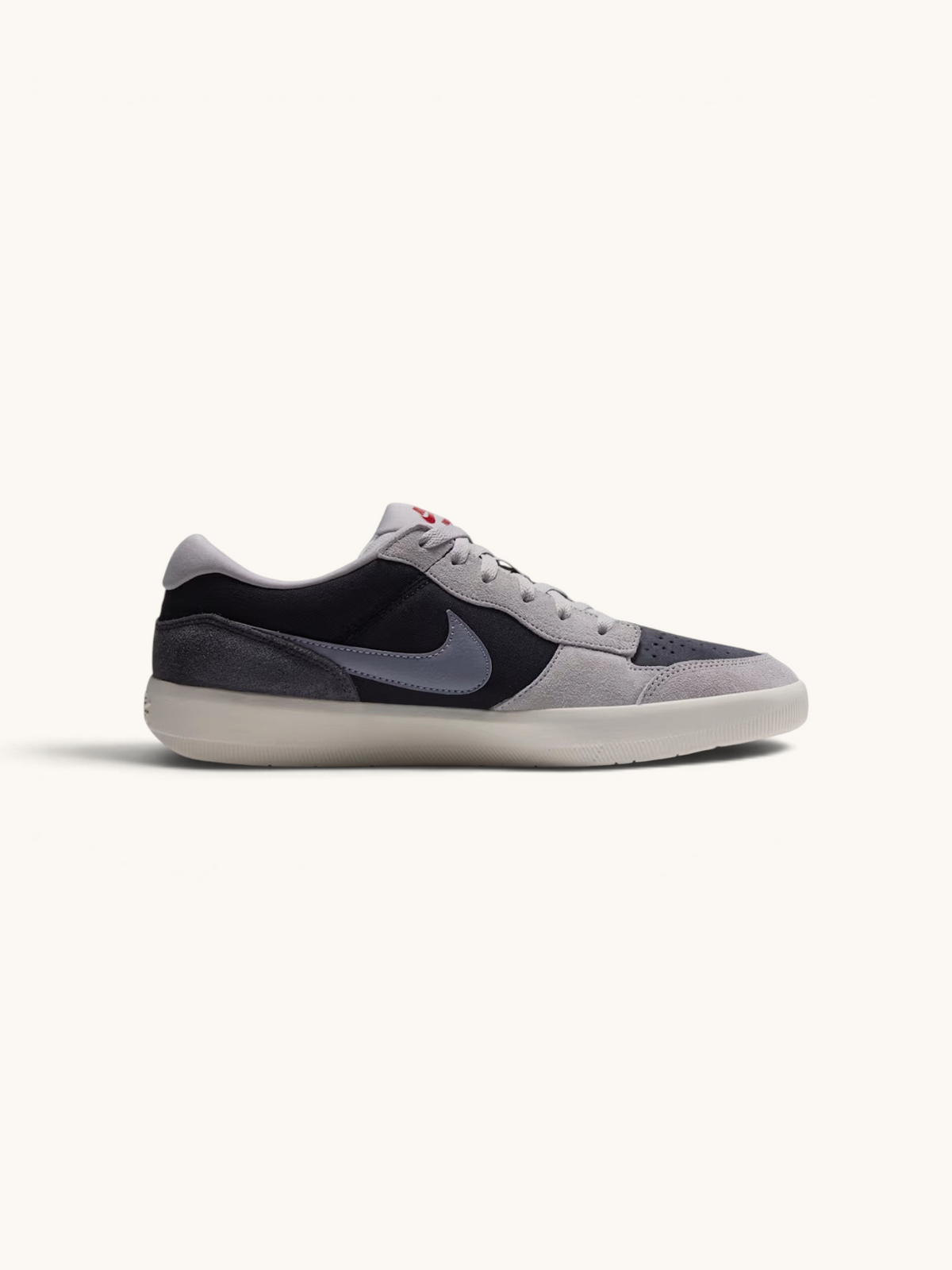 Zapatillas de skate FRIDAY.COM.CO Nike SB Force 58 en color gris humo, fabricadas en cuero y gamuza con suela de goma.