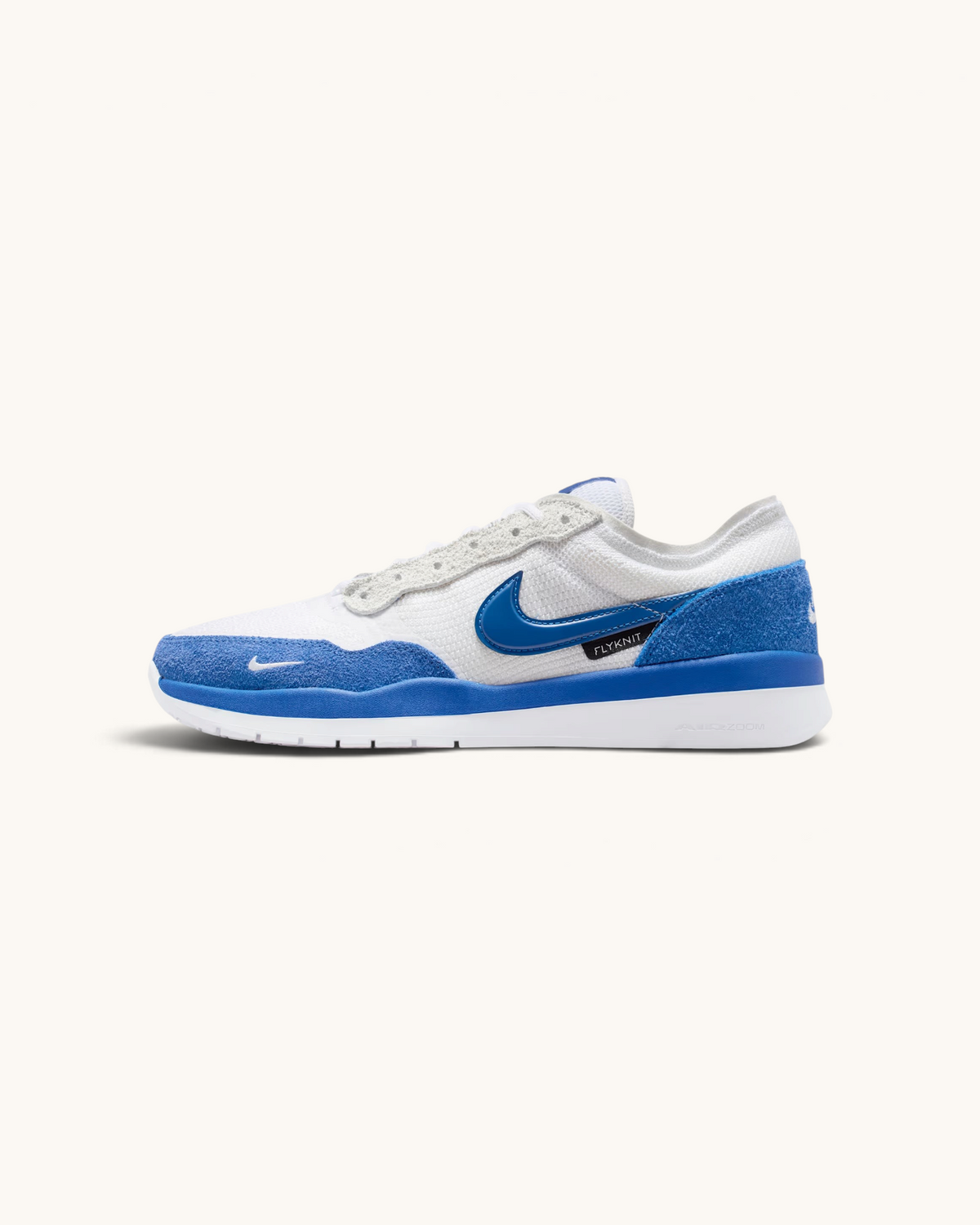 Tenis Nike SB PS8 de FRIDAY.COM.CO en color blanco y azul con tecnología Flyknit y suela de goma resistente.