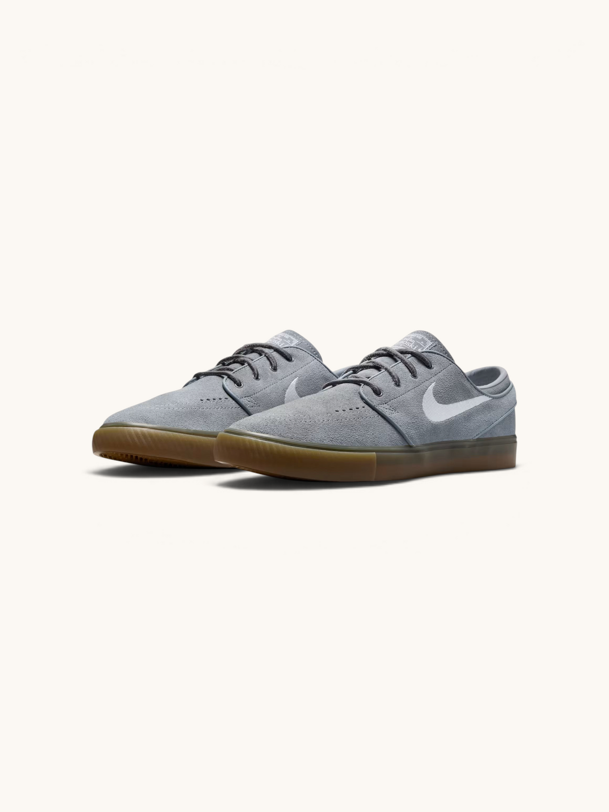 Tenis de skate FRIDAY.COM.CO Nike SB Zoom Janoski OG+ en gamuza gris con suela de goma vulcanizada y Swoosh blanco