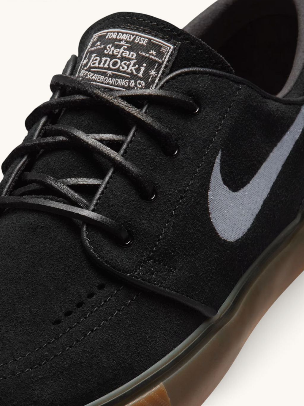 Tenis de skate FRIDAY.COM.CO Nike SB Zoom Janoski OG+ en gamuza negra con suela de goma y detalle de Swoosh