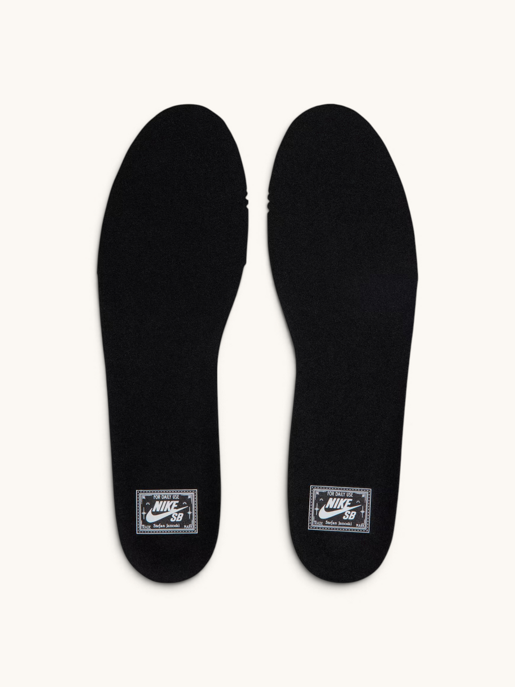 Plantillas negras Nike SB Zoom Janoski OG+ de FRIDAY.COM.CO con logo blanco y tecnología Zoom Air para mayor comodidad.