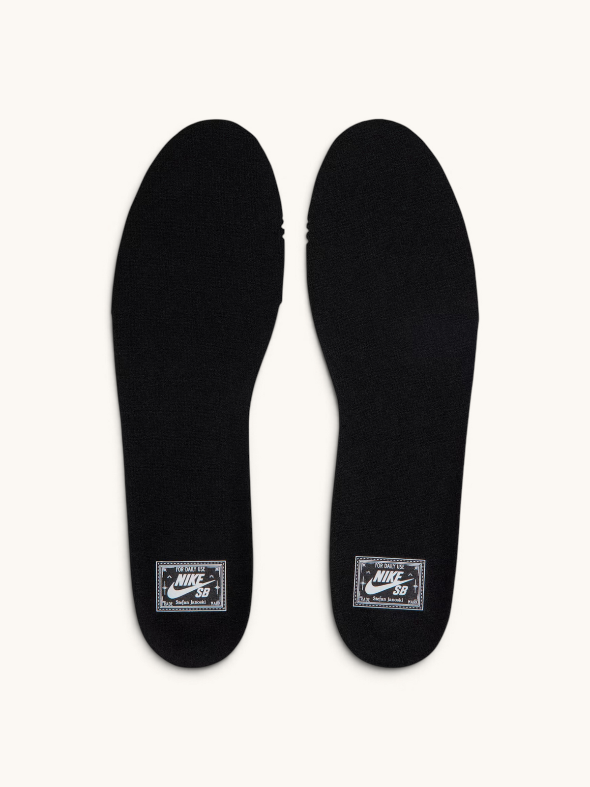 Plantillas negras Nike SB Zoom Janoski OG+ de FRIDAY.COM.CO con logo blanco y tecnología Zoom Air para mayor comodidad.