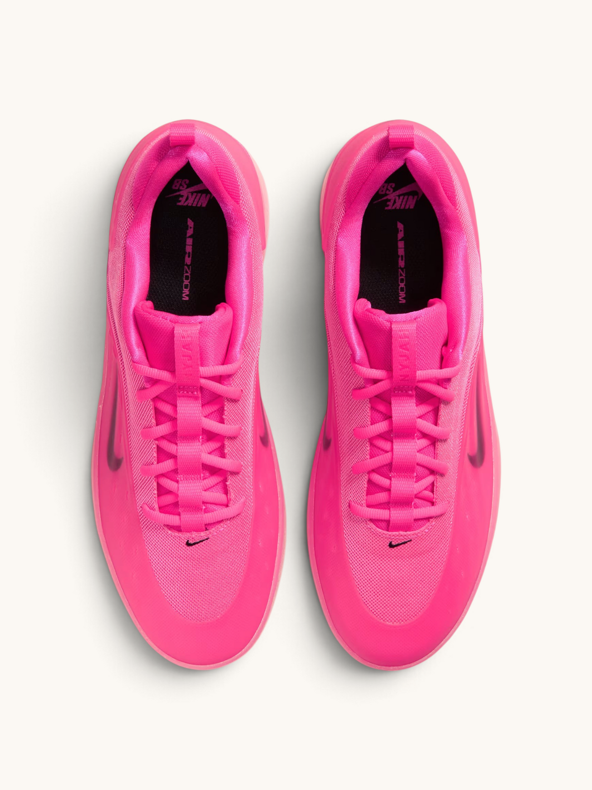 Tenis de skate FRIDAY.COM.CO Nike SB Zoom Nyjah 4 en color rosa vibrante con diseño técnico y suela de alto agarre