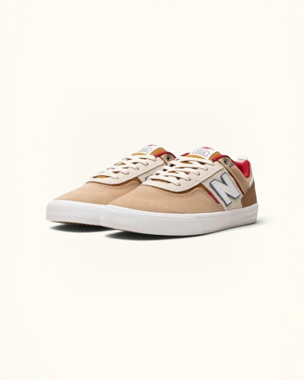 Zapatillas de skate FRIDAY.COM.CO New Balance Numeric 306 en ante beige con detalles en rojo y suela blanca