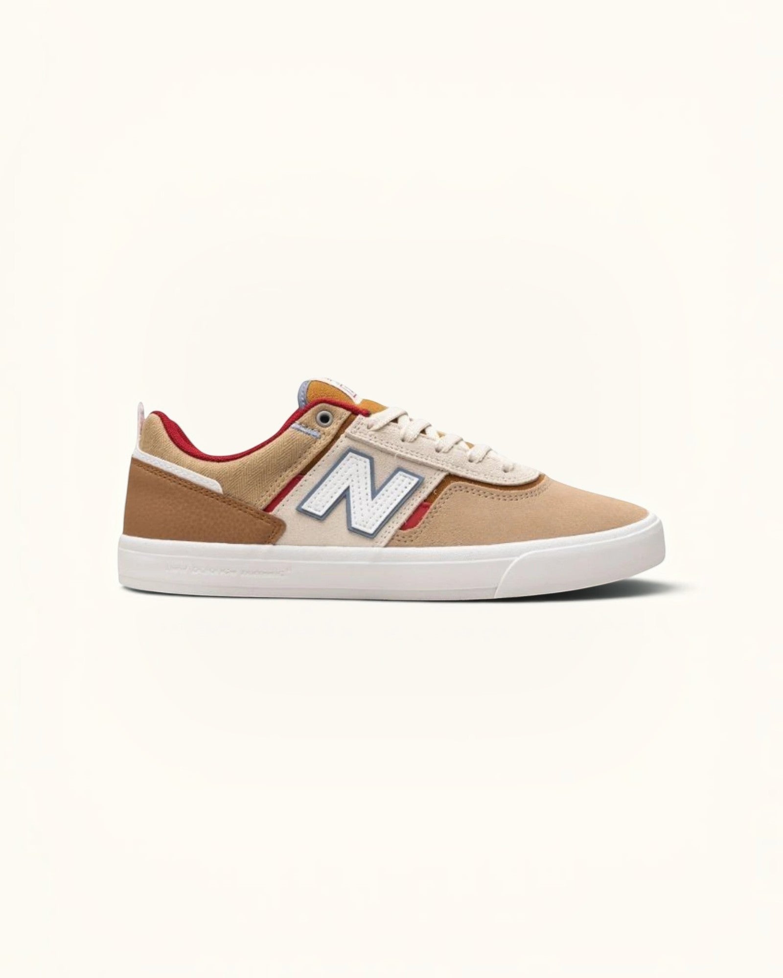 Zapatillas de skate FRIDAY.COM.CO New Balance Numeric 306 en ante beige con detalles en rojo y suela blanca