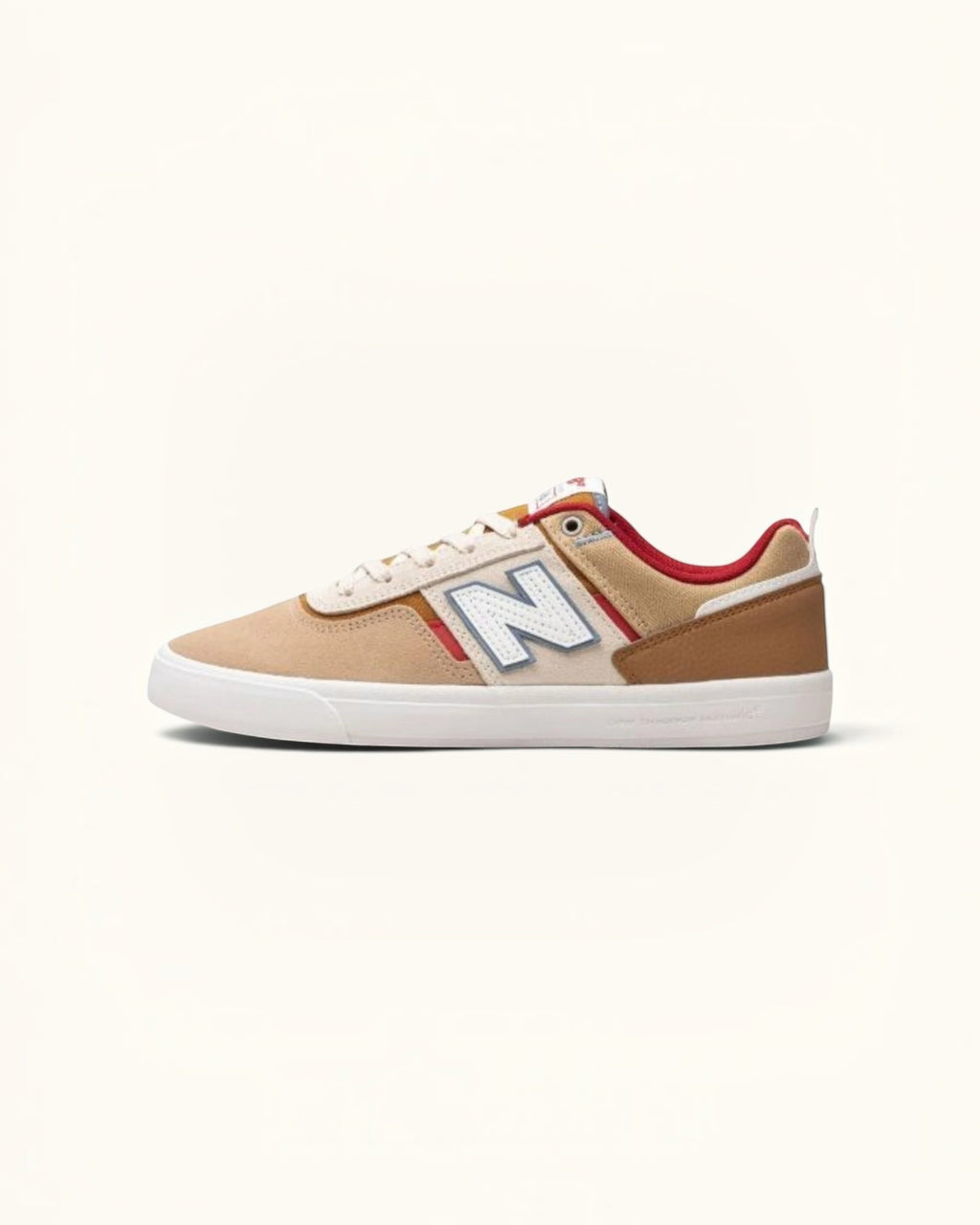 Zapatillas de skate FRIDAY.COM.CO New Balance Numeric 306 en ante beige con detalles rojos y suela vulcanizada blanca