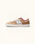 Zapatillas de skate FRIDAY.COM.CO New Balance Numeric 306 en ante beige con detalles rojos y suela vulcanizada blanca