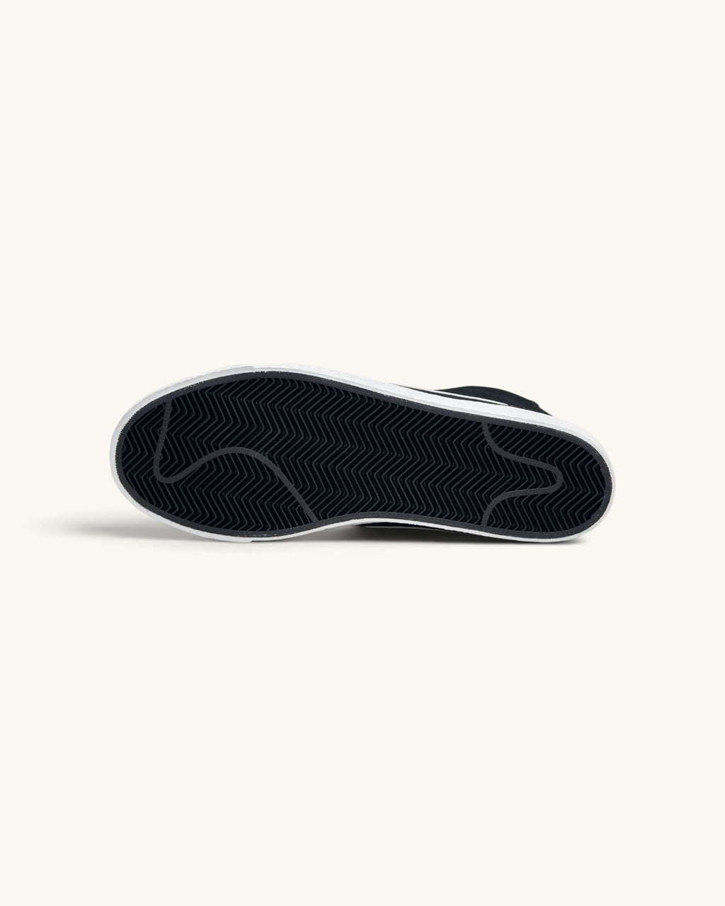 FRIDAY.COM.CO Nike SB Zoom Blazer Mid sneaker showing the black herringbone tread pattern on the rubber outsole