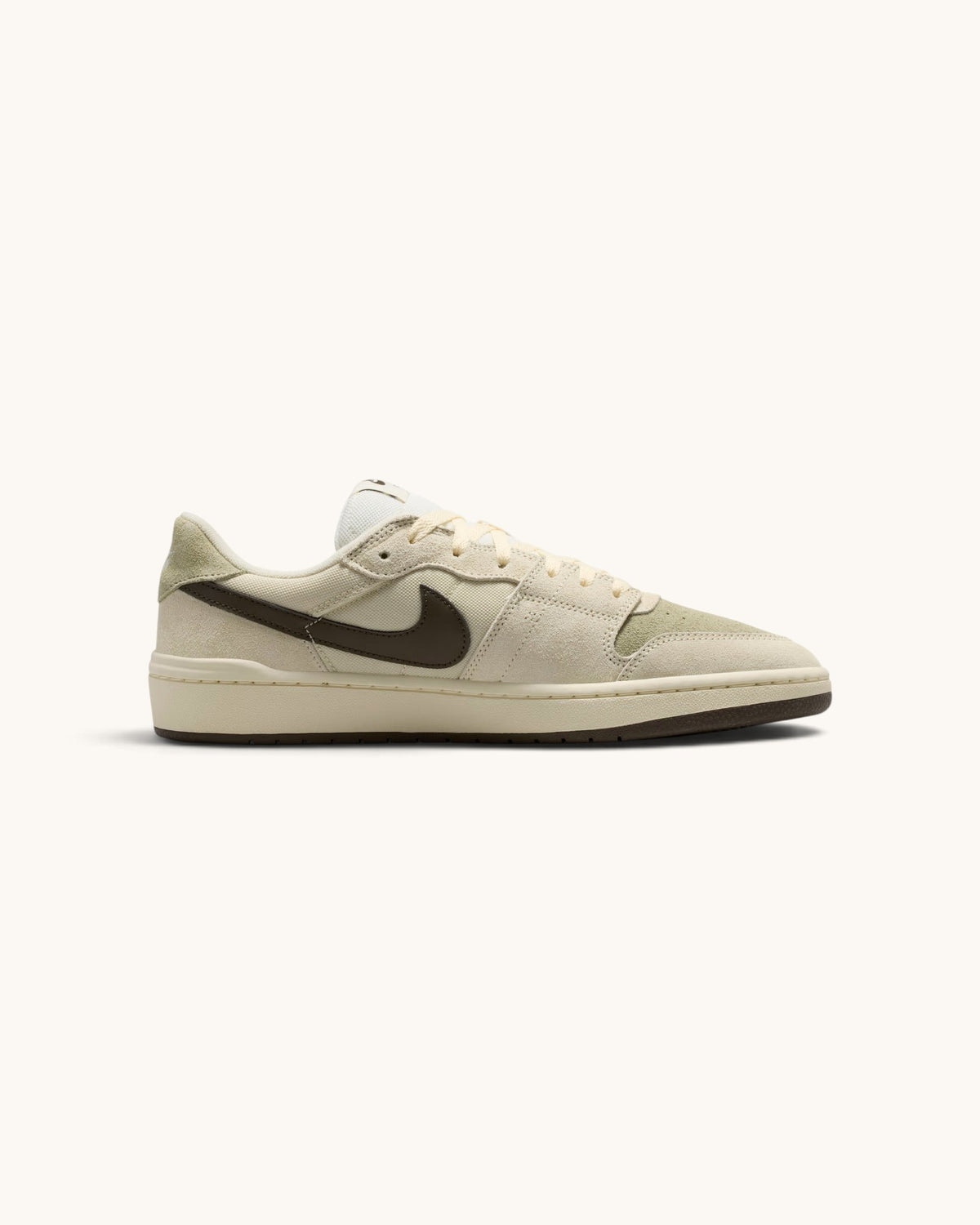 FRIDAY.COM.CO Nike SB Code 58 sneakers in pale ivory suede and synthetic leather with a dark brown swoosh