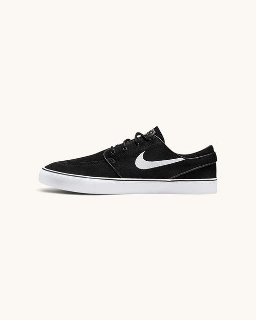FRIDAY.COM.CO Nike SB Zoom Janoski OG+ skate shoes in black suede with a white Swoosh and vulcanized rubber sole.