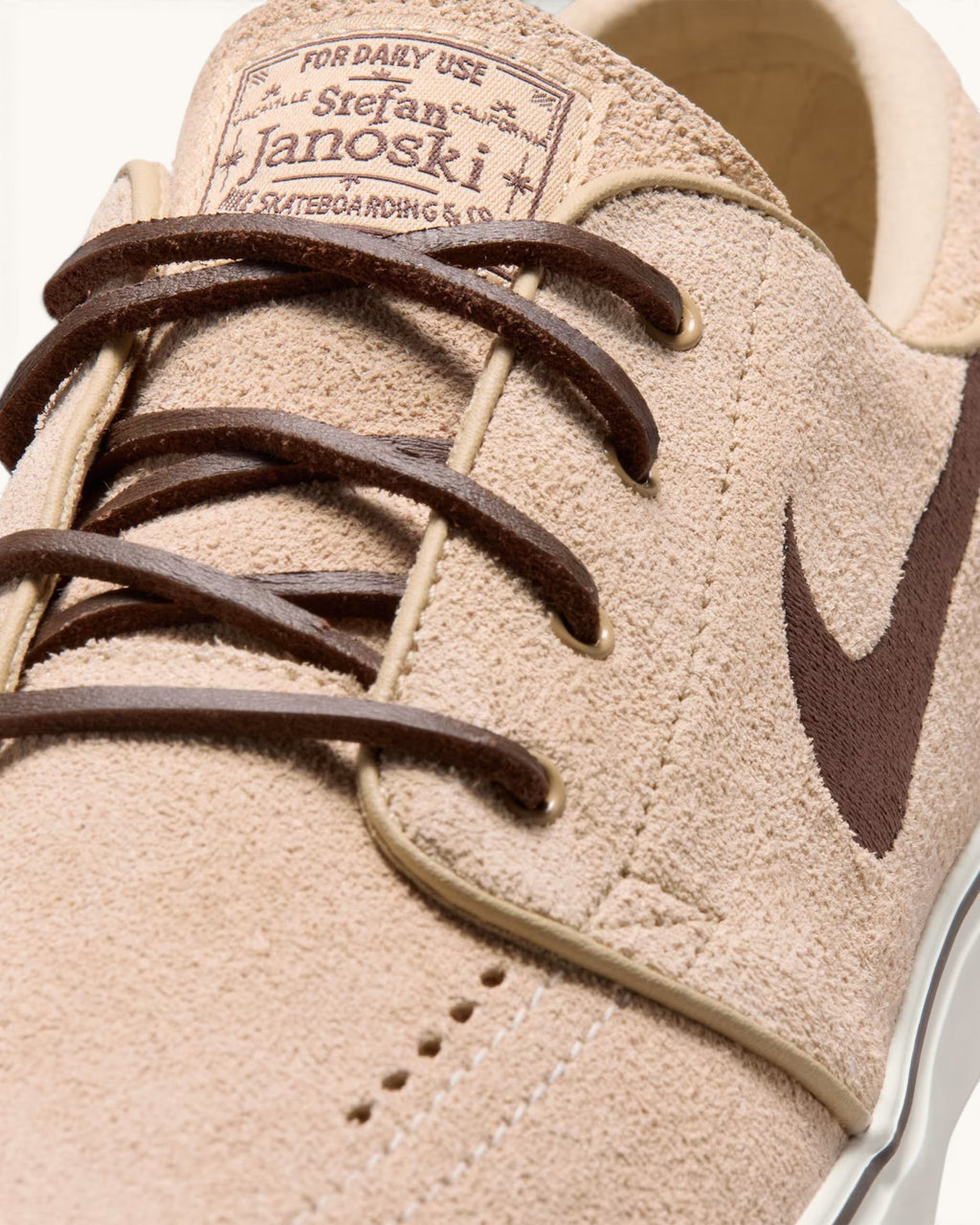 FRIDAY.COM.CO Nike SB Zoom Janoski OG+ sneakers in light chocolate suede with dark brown leather laces and Swoosh.