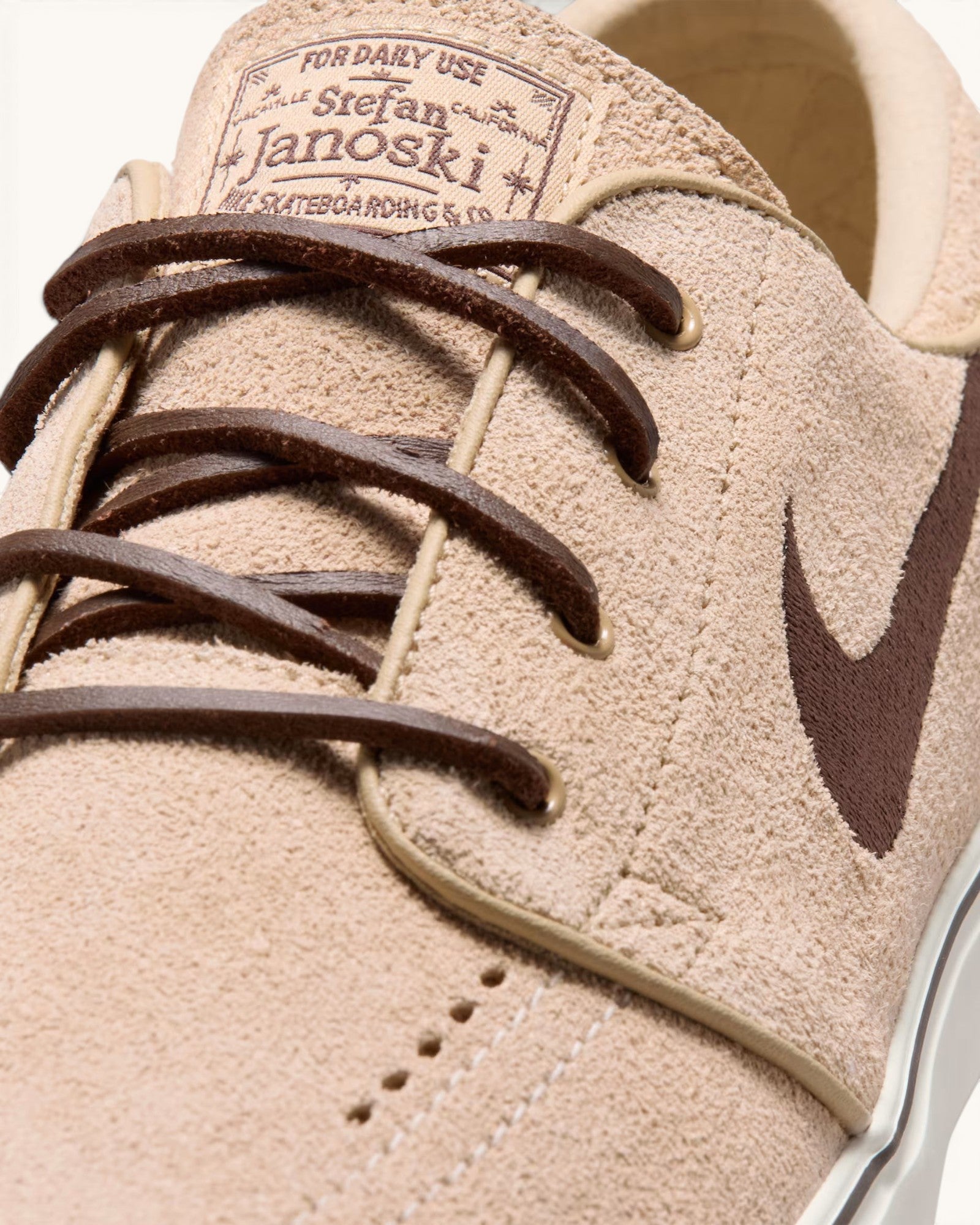 FRIDAY.COM.CO Nike SB Zoom Janoski OG+ sneakers in light chocolate suede with dark brown leather laces and Swoosh.