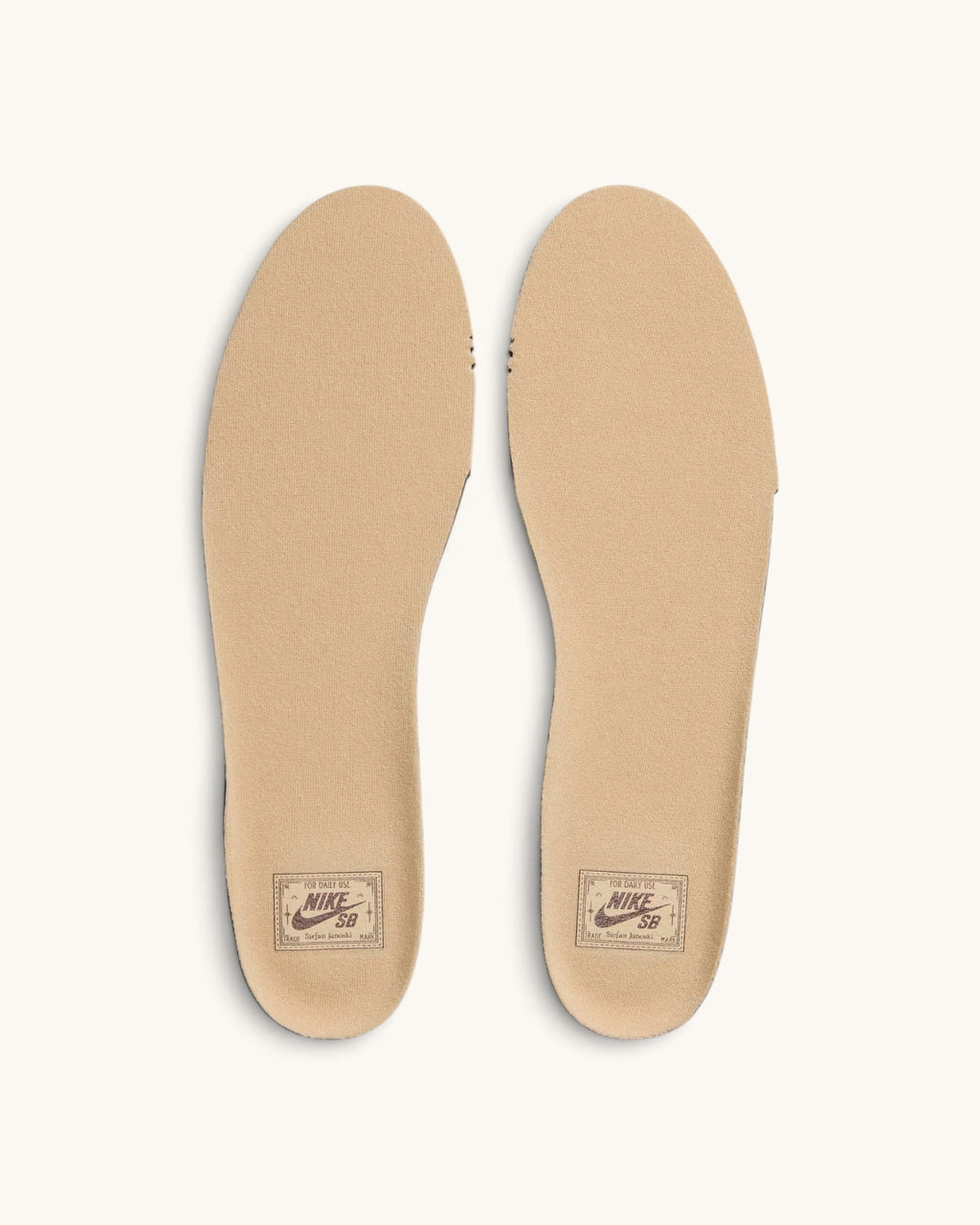 FRIDAY.COM.CO Nike SB Zoom Janoski OG+ beige foam insoles with black Nike SB branding and Stefan Janoski signature.