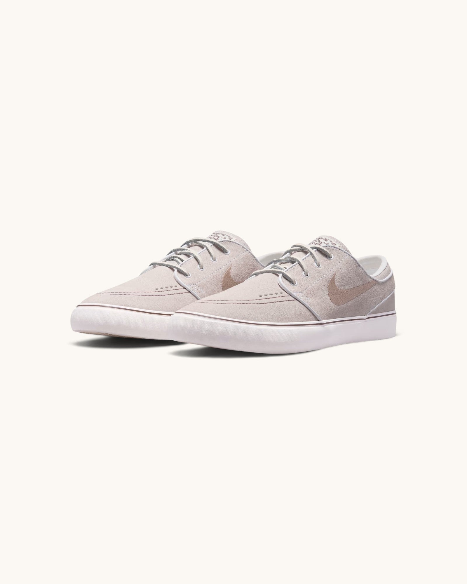 FRIDAY.COM.CO Nike SB Zoom Janoski OG+ skate shoes in light chocolate linen suede with a white vulcanized sole.
