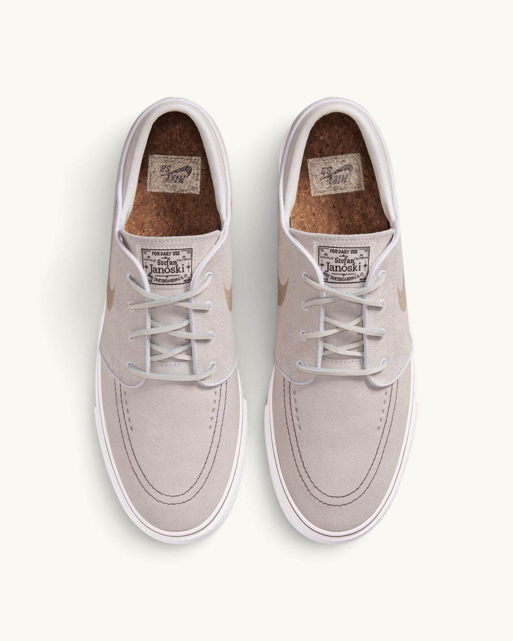 FRIDAY.COM.CO Nike SB Zoom Janoski OG+ sneakers in light chocolate linen suede with cork insoles, top view.