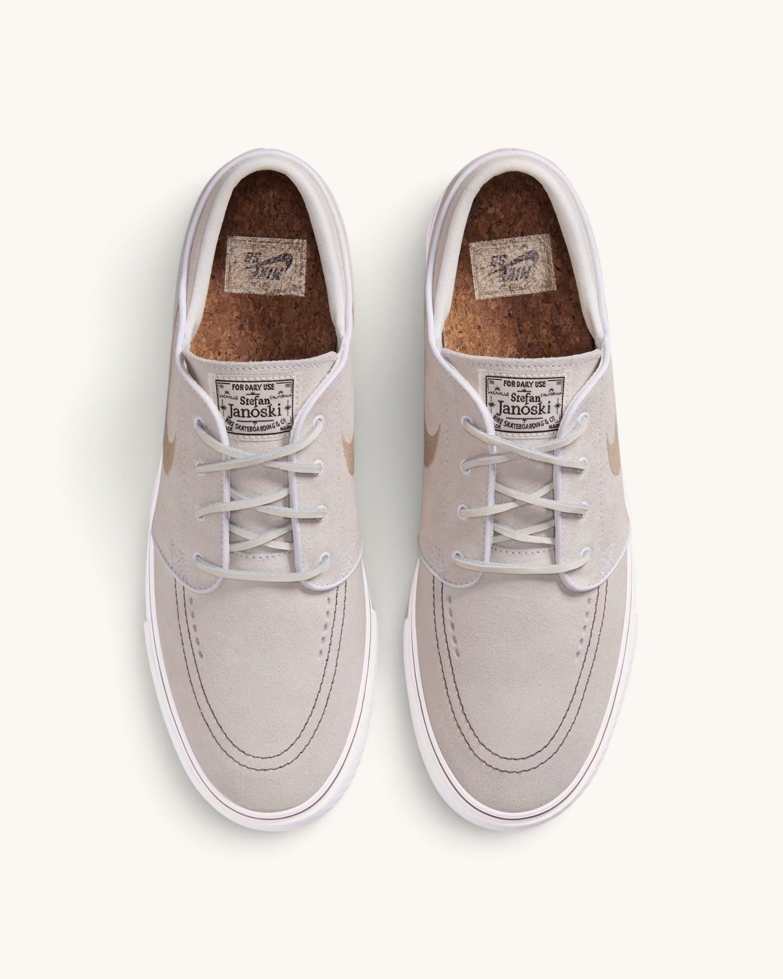 FRIDAY.COM.CO Nike SB Zoom Janoski OG+ sneakers in light chocolate linen suede with cork insoles, top view.