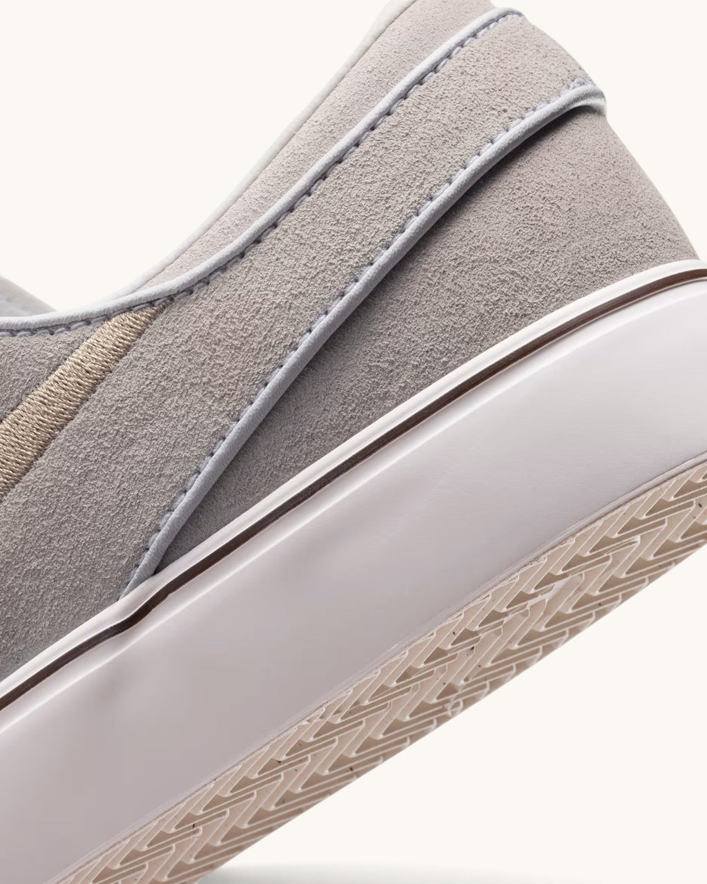 FRIDAY.COM.CO Nike SB Zoom Janoski OG+ skate shoe in light chocolate linen suede with white vulcanized sole detail