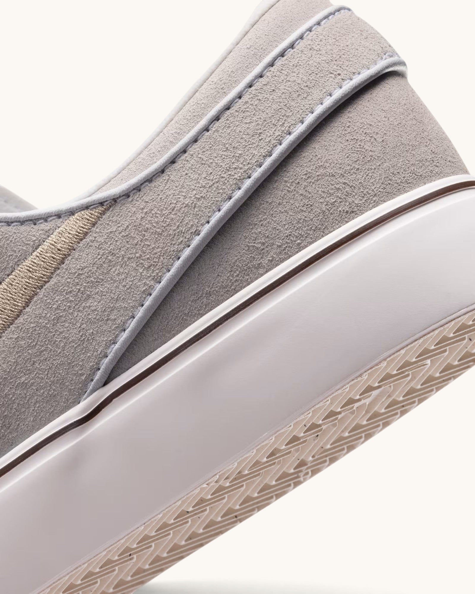 FRIDAY.COM.CO Nike SB Zoom Janoski OG+ skate shoe in light chocolate linen suede with white vulcanized sole detail