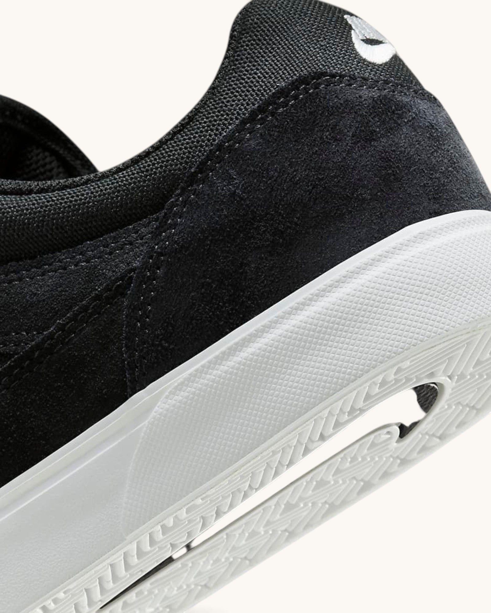 FRIDAY.COM.CO Nike SB Malor skate shoes in black suede and mesh with a white vulcanized rubber sole