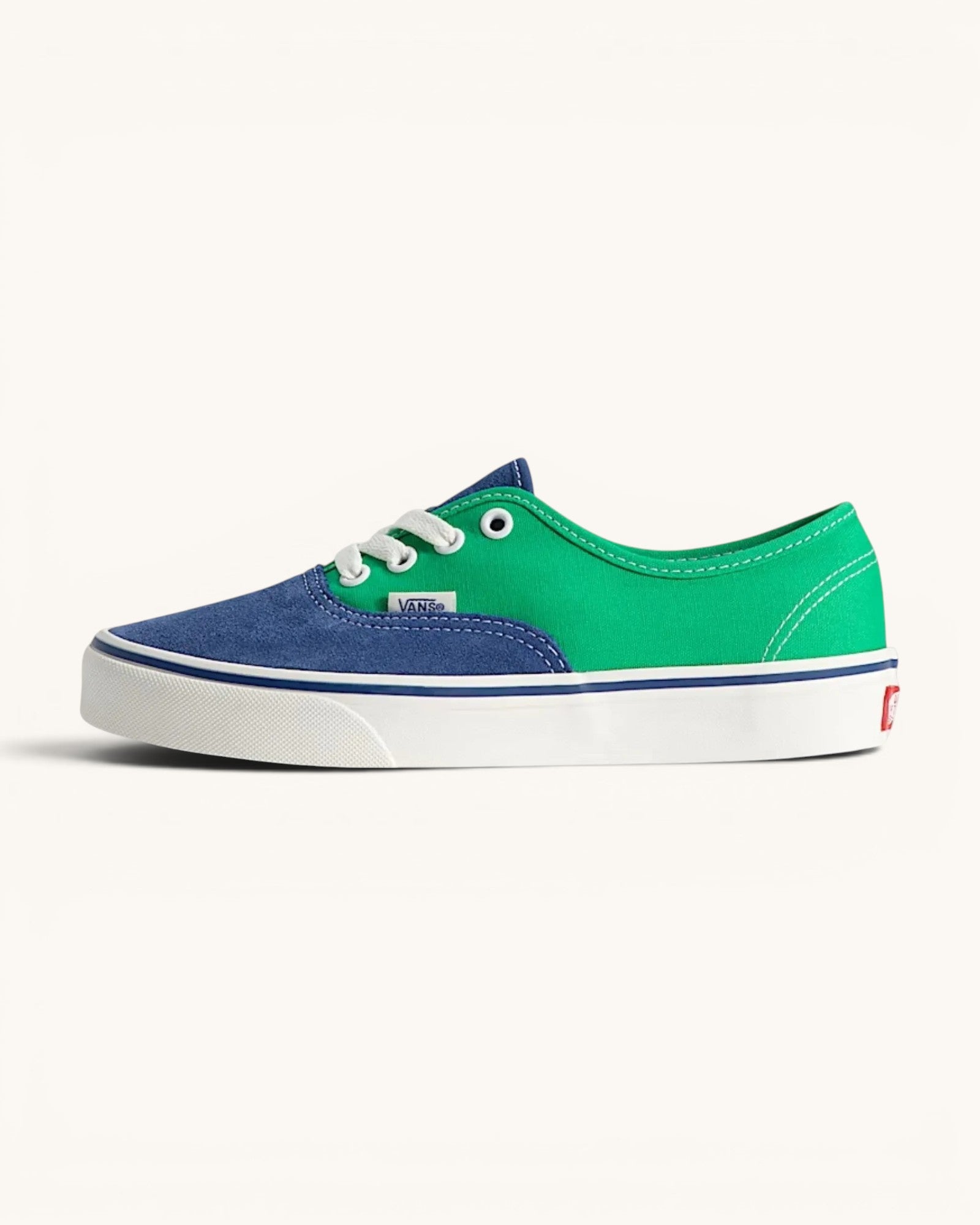 Tenis Vans Authentic de FRIDAY.COM.CO en lona bicolor azul y verde con suela de goma blanca y cordones clásicos