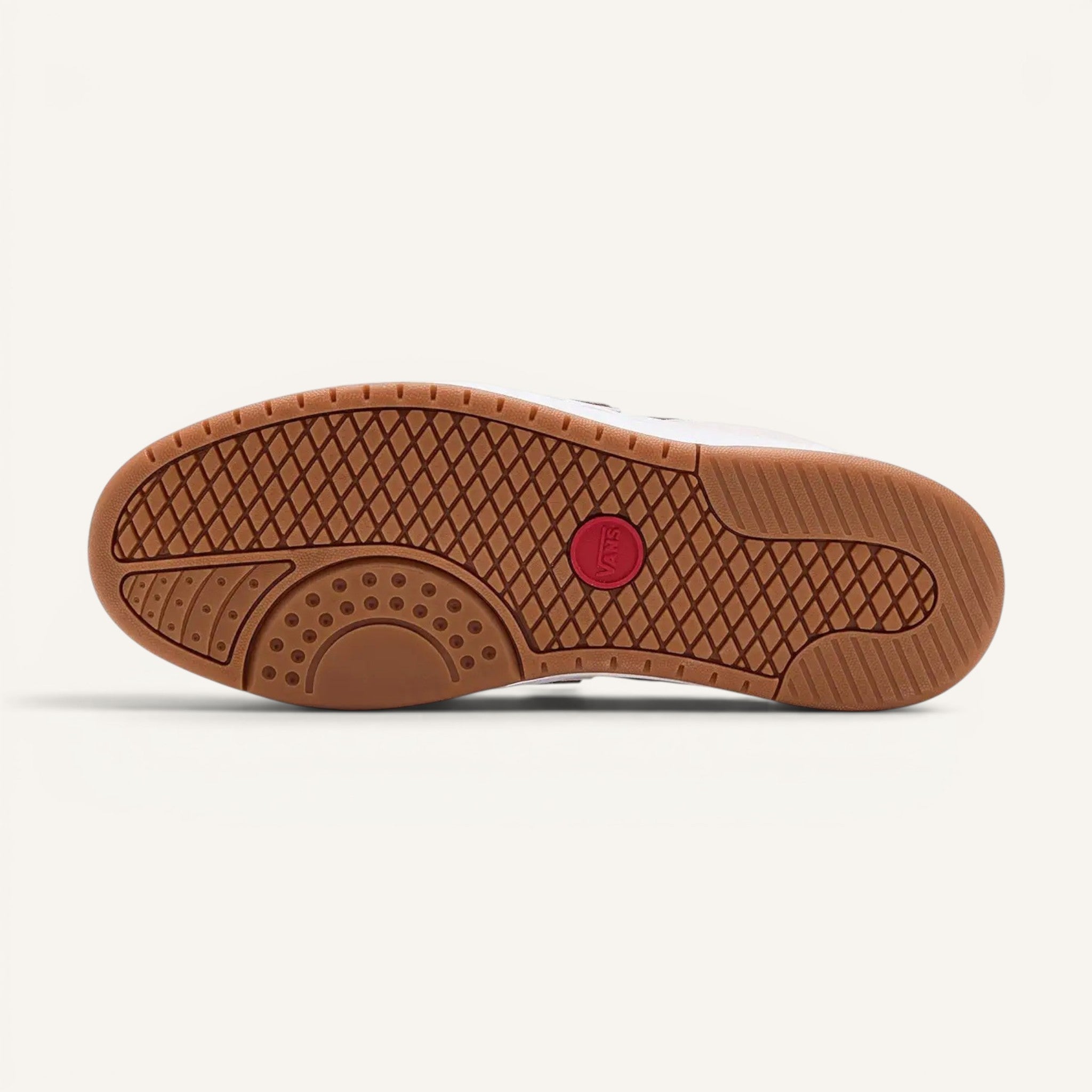 Suela de goma marrón con patrón de diamante y logo rojo de Vans en tenis FRIDAY.COM.CO.