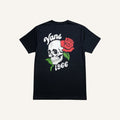Camiseta negra de algodón Vans Rambler Rose para hombre con estampado de calavera y rosa roja. FRIDAY.COM.CO