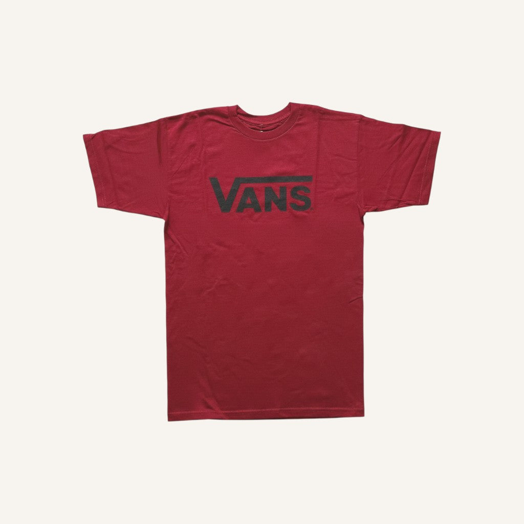 Camiseta FRIDAY.COM.CO de algodón rojo para hombre con logo Vans negro estampado en el pecho.