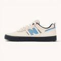 Tenis New Balance Numeric 306 Sea Salt/Black de ante y malla con logo N azul y suela negra.