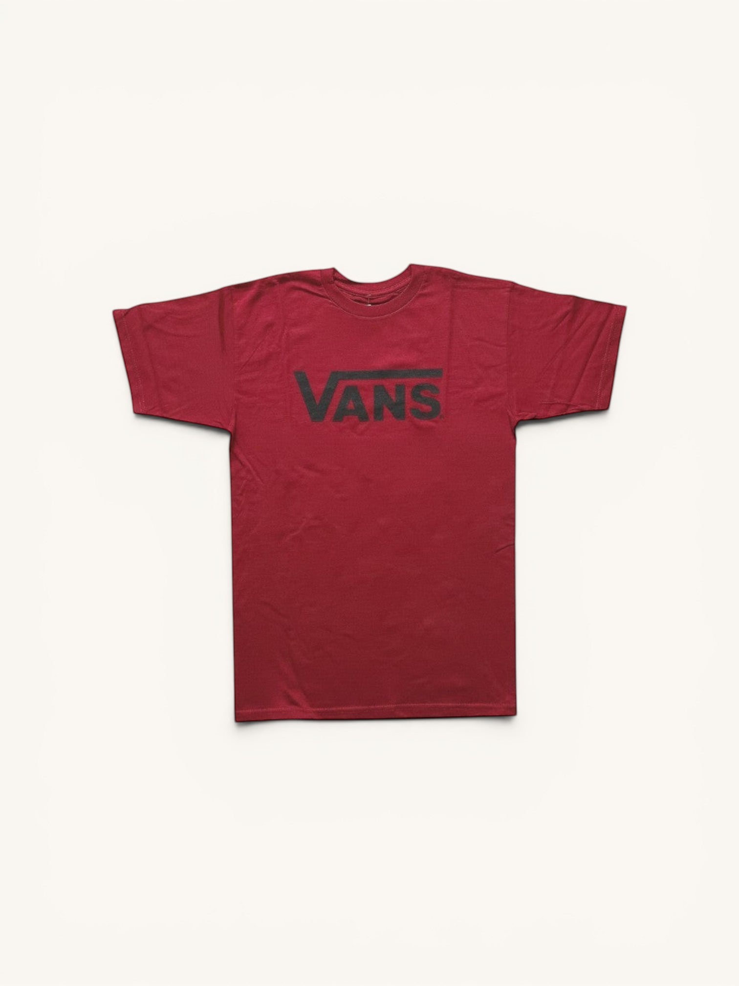Camiseta FRIDAY.COM.CO de algodón rojo para hombre con logo Vans negro estampado en el pecho.