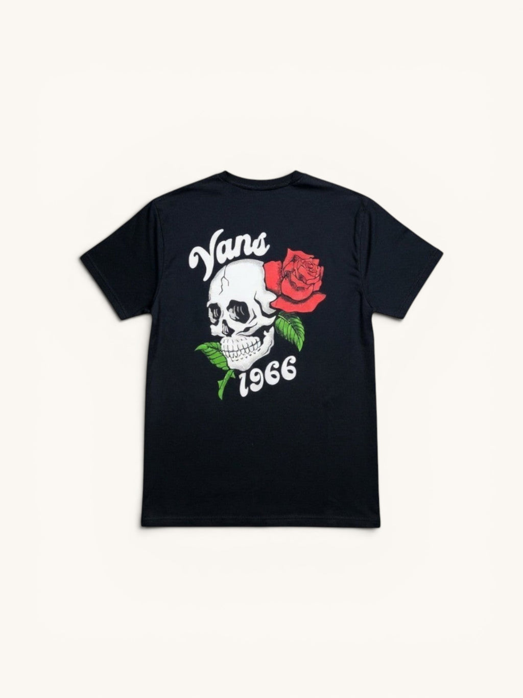 Camiseta negra de algodón Vans Rambler Rose para hombre con estampado de calavera y rosa roja. FRIDAY.COM.CO