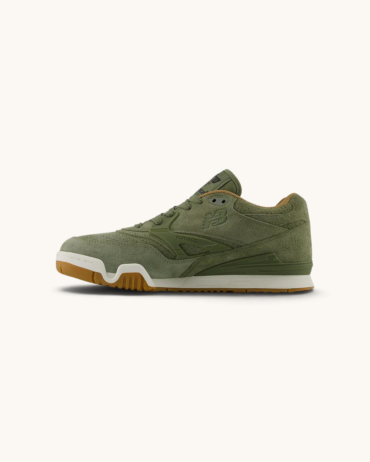 Tenis FRIDAY.COM.CO New Balance Numeric 770 en color verde oliva oscuro con exterior de gamuza y suela de goma