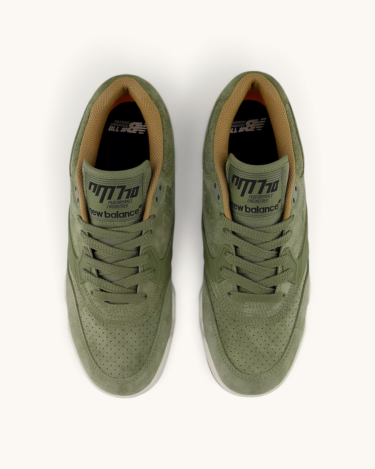 Tenis New Balance Numeric 770 de FRIDAY.COM.CO en color verde oliva con diseño de ante y detalles perforados