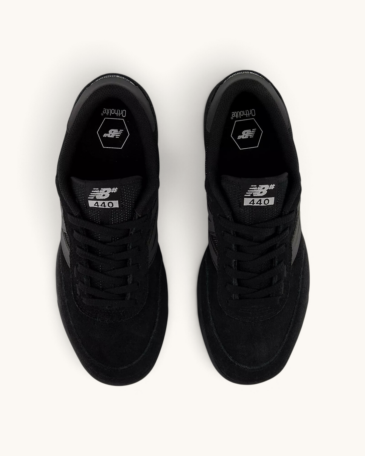 Tenis de skate FRIDAY.COM.CO New Balance Numeric 440v2 negros de ante y malla con amortiguación ABZORB, vista superior