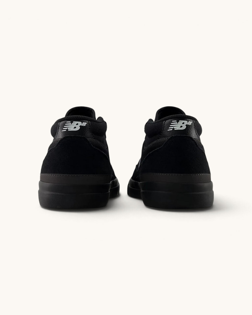 Vista trasera de las zapatillas de skate FRIDAY.COM.CO New Balance Numeric 417 Franky Villani en color negro