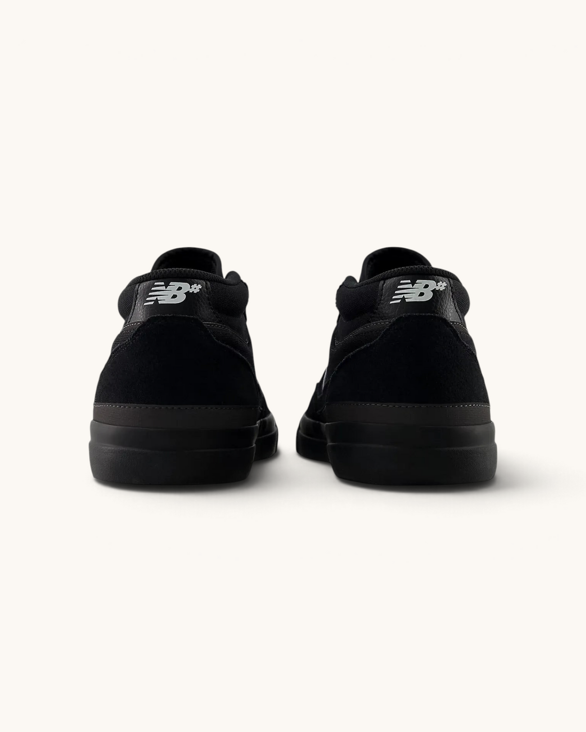 Vista trasera de las zapatillas de skate FRIDAY.COM.CO New Balance Numeric 417 Franky Villani en color negro