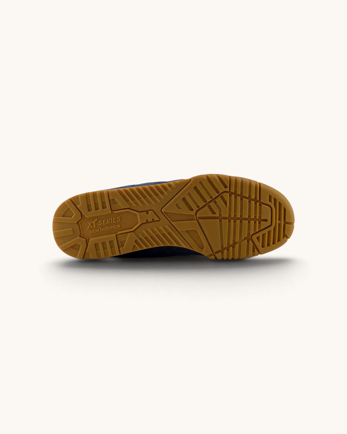 Suela de goma color caramelo de los tenis New Balance Numeric 770 Vintage Indigo de FRIDAY.COM.CO