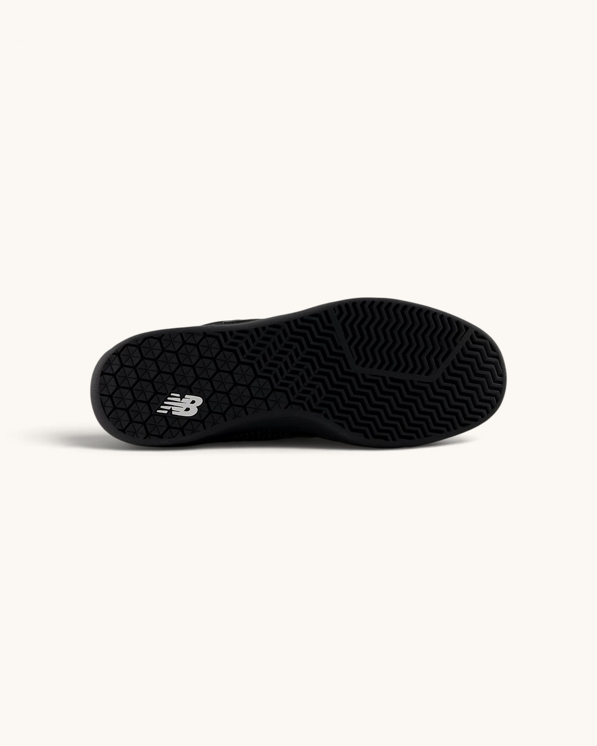 Suela de goma negra con tecnología NDurance de los tenis FRIDAY.COM.CO New Balance Numeric 440v2 para skate