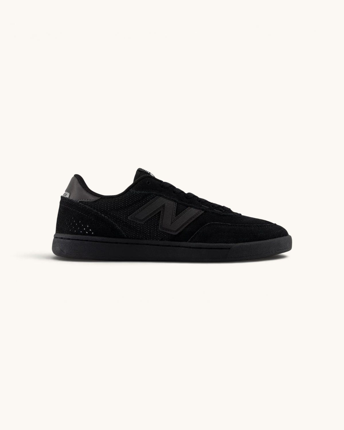 Tenis de skate FRIDAY.COM.CO New Balance Numeric 440v2 en color negro con ante y malla