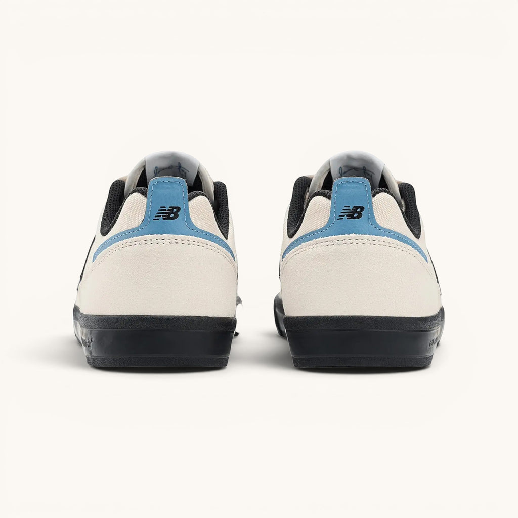Tenis New Balance Numeric 306 de ante color sal marina y negro, con detalles azules y suela vulcanizada.