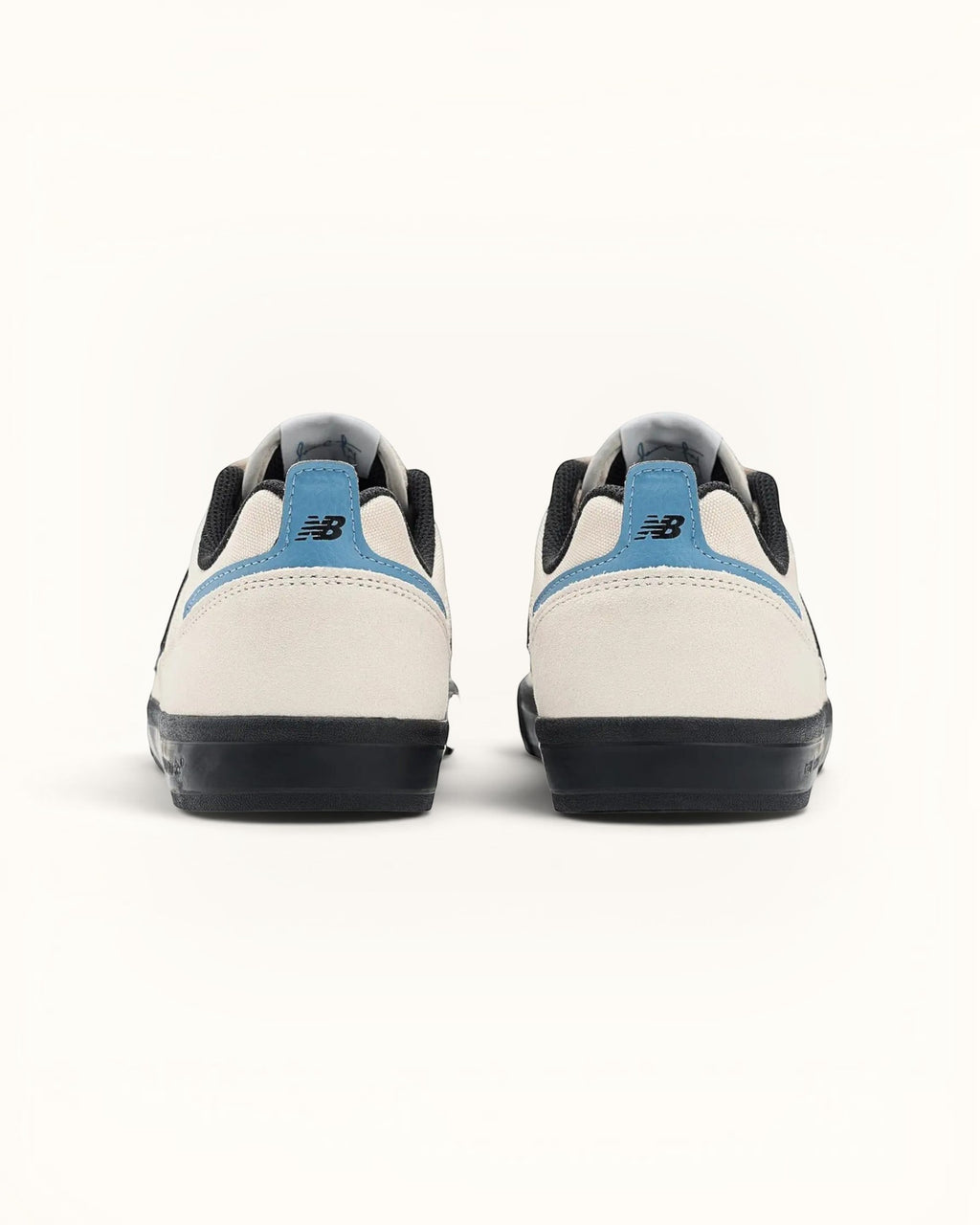 Tenis New Balance Numeric 306 de ante color sal marina y negro, con detalles azules y suela vulcanizada.