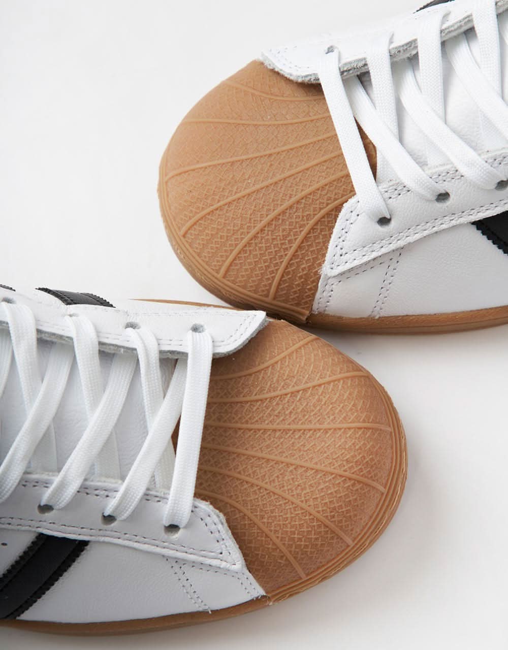 Tenis Adidas Superstar ADV White, Black & Gum