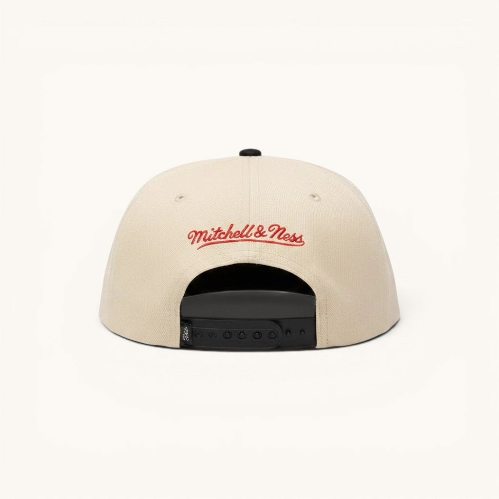 Gorra Mitchell & Ness Chicago Bulls Across The Board Cream & Black Snapback