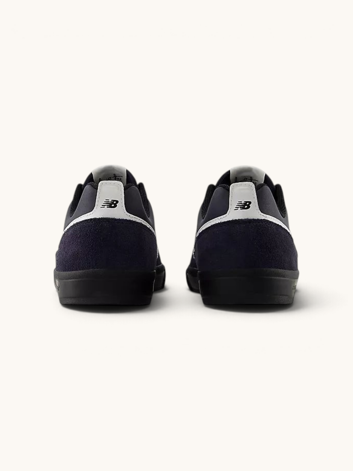 Vista trasera de las zapatillas de skate FRIDAY.COM.CO New Balance Numeric 306 Eclipse en ante azul marino y negro