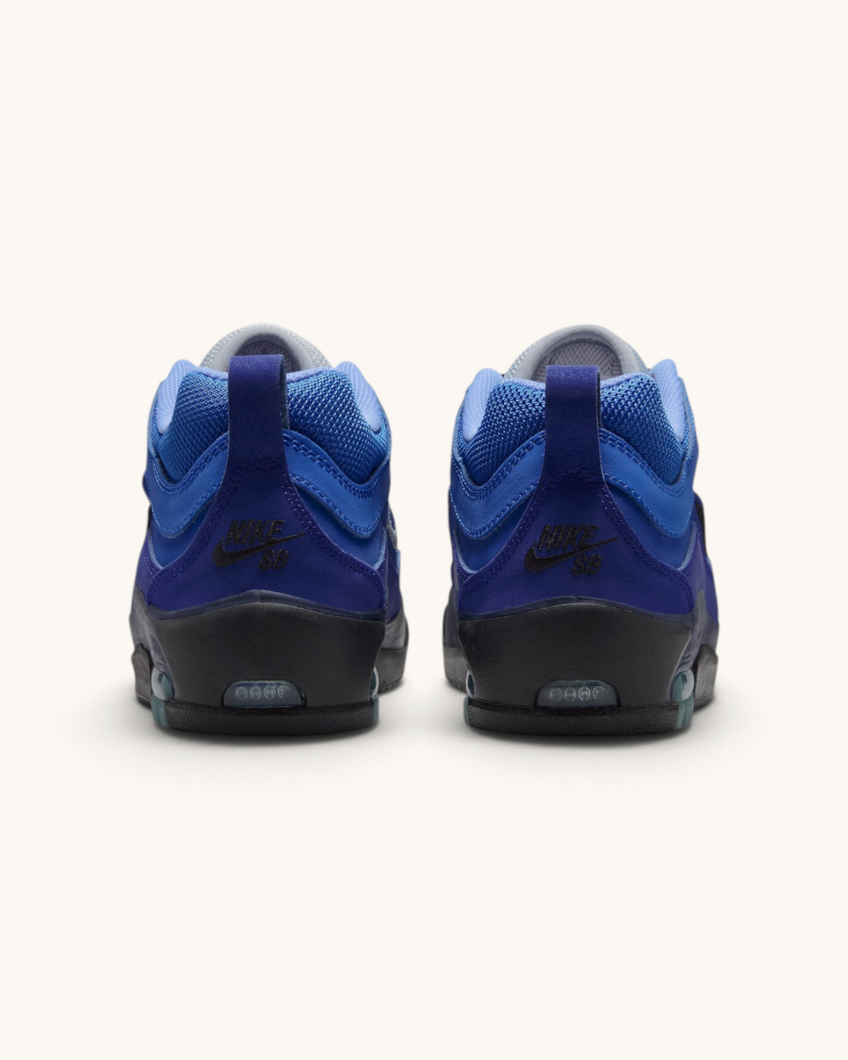 Vista trasera de las zapatillas FRIDAY.COM.CO Nike Air Max Ishod Blue Void con detalles en azul y suela negra